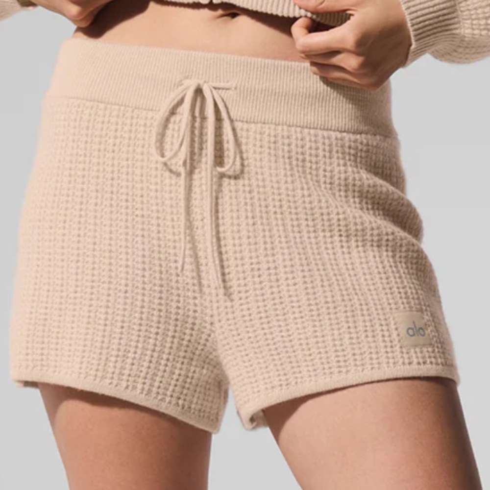 Cashmere High-Waist Plush Waffle Short alo yoga